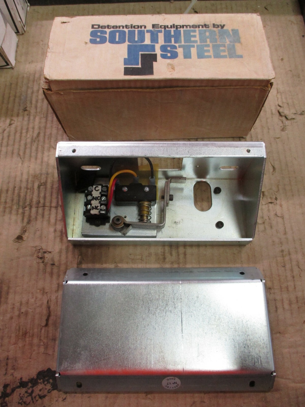 SOUTHERN STEEL FOLGER DETENTION EQUIPMENT DPS DOOR SURFACE MOUNT NOS