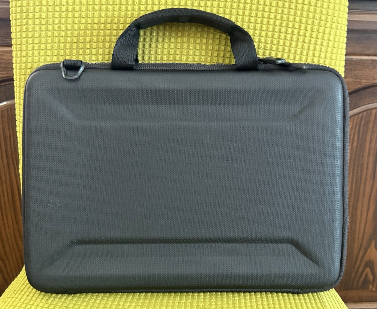 Thule Gauntlet 4 Attaché Briefcase for all 15", 16”, & 14.1" MacBooks/Laptops