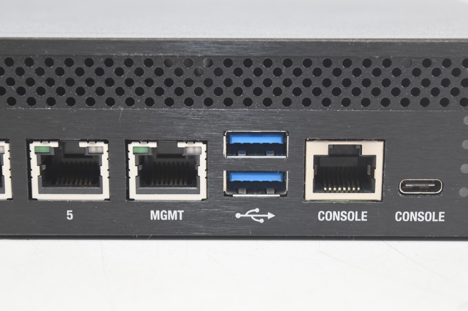 Check Point QUANTUM 3600 Security Gateway AI ML Powered Threat Prevention