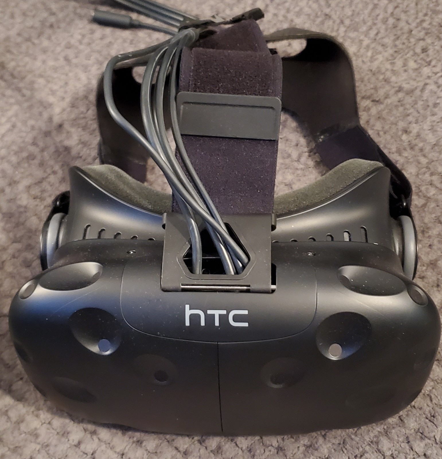 HTC Vive VR Headset Complete Set + Custom Pelican 1510 Case (Easily Portable)