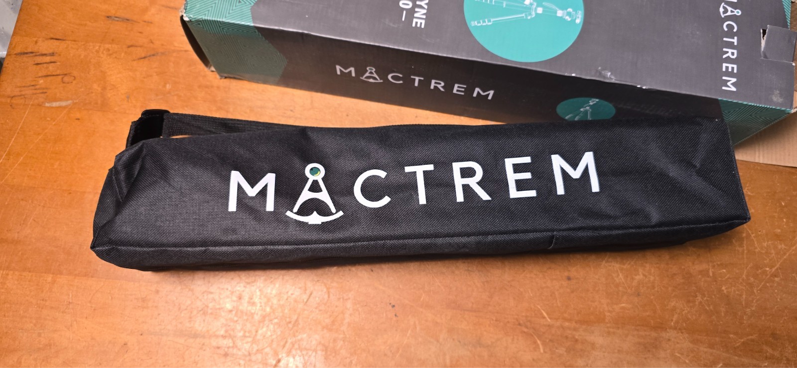 MACTREM Biscayne BT80 80" Camera Tripod 33lb Load Black Open Box