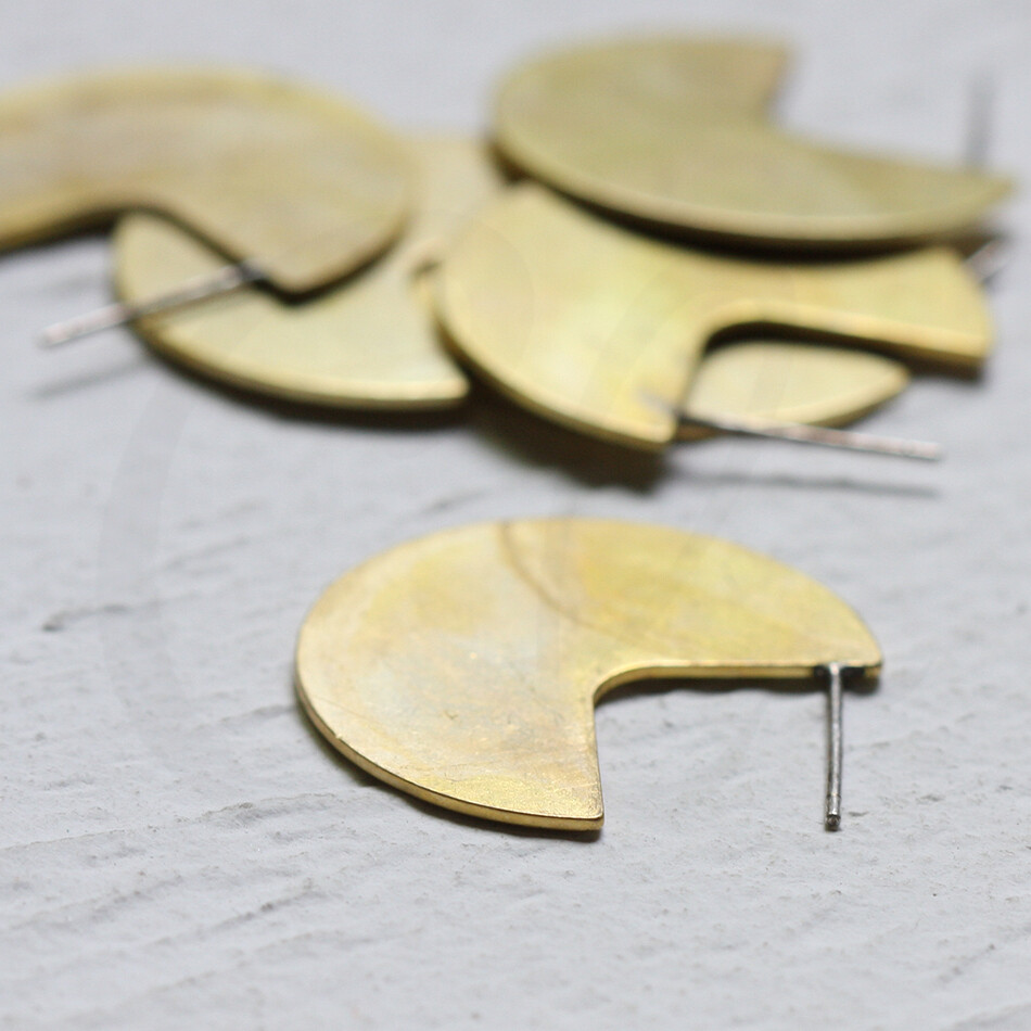 One Pair Raw Brass Flat Round Earring Post With Sterling Silver Pin (CW-4159C)