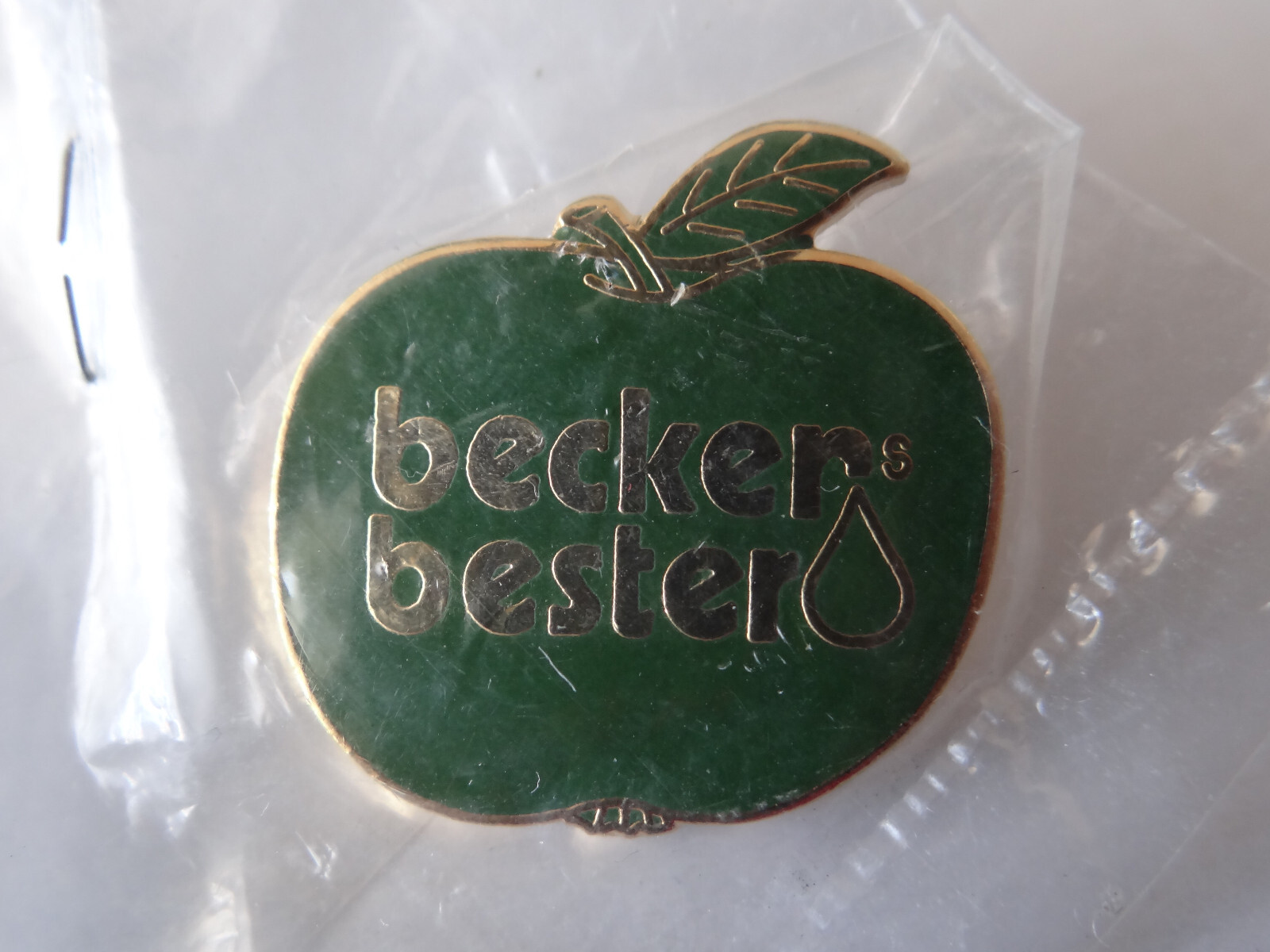 Drinks Pin: "Becker's Best" Apple Juice, New, - Original Packaging --1)