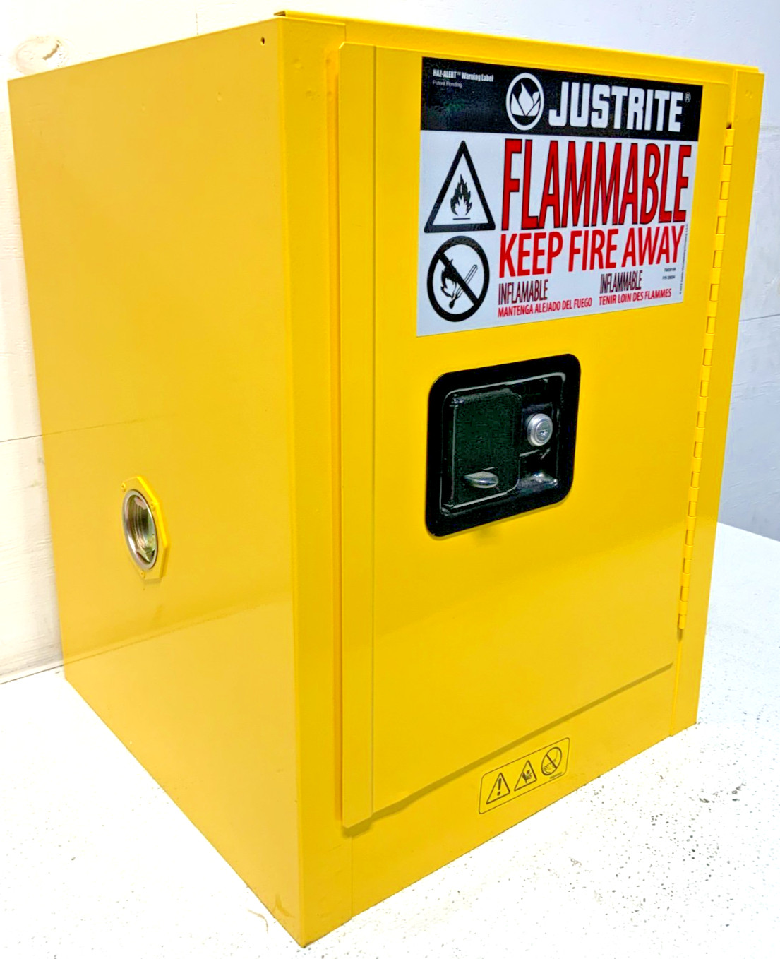 New Justrite 29004 / 890400 Yellow Flammable Storage Cabinet 4 Gallon Capacity
