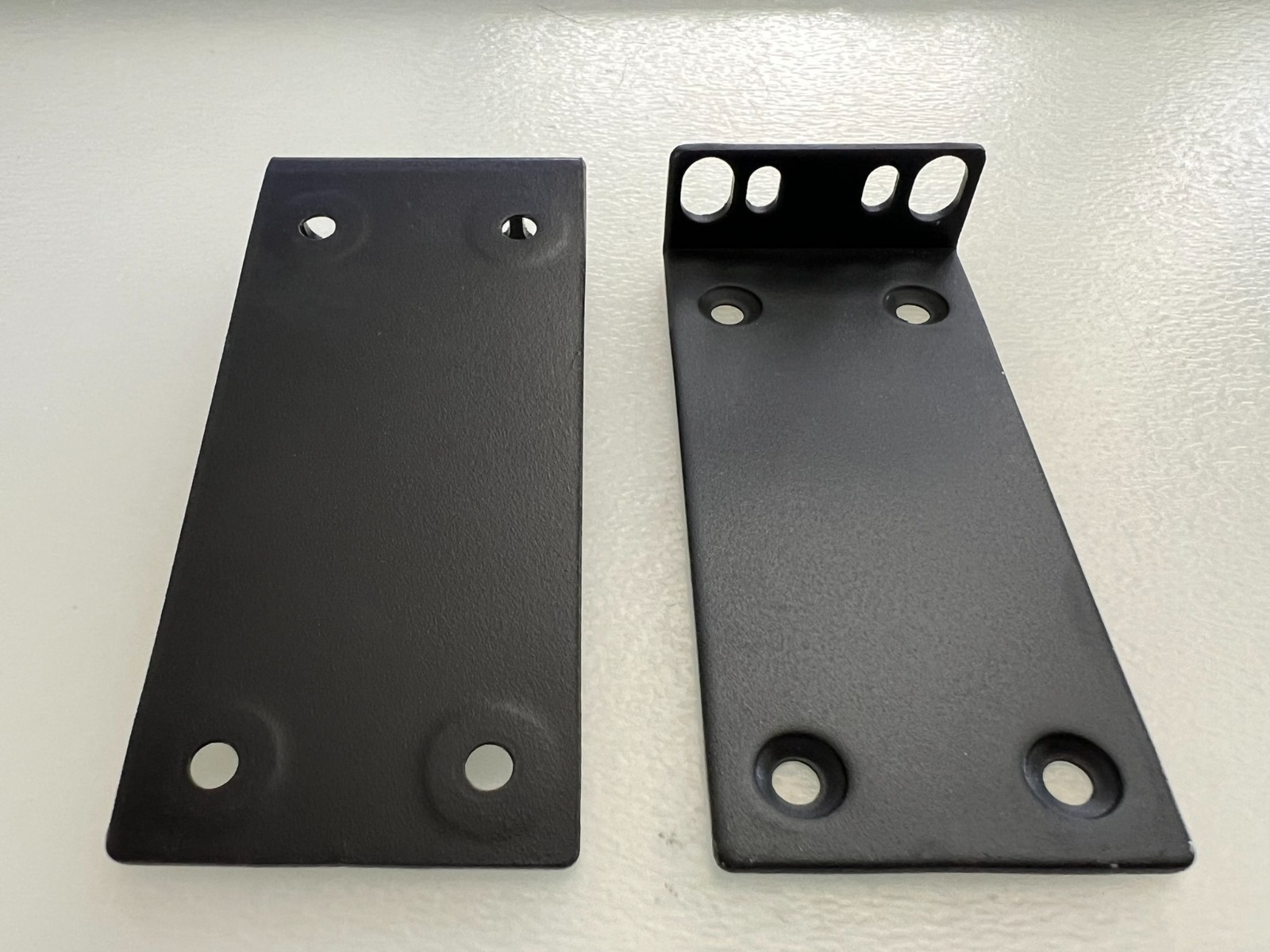 RACK MOUNT EAR BRACKETS 1U/NEW