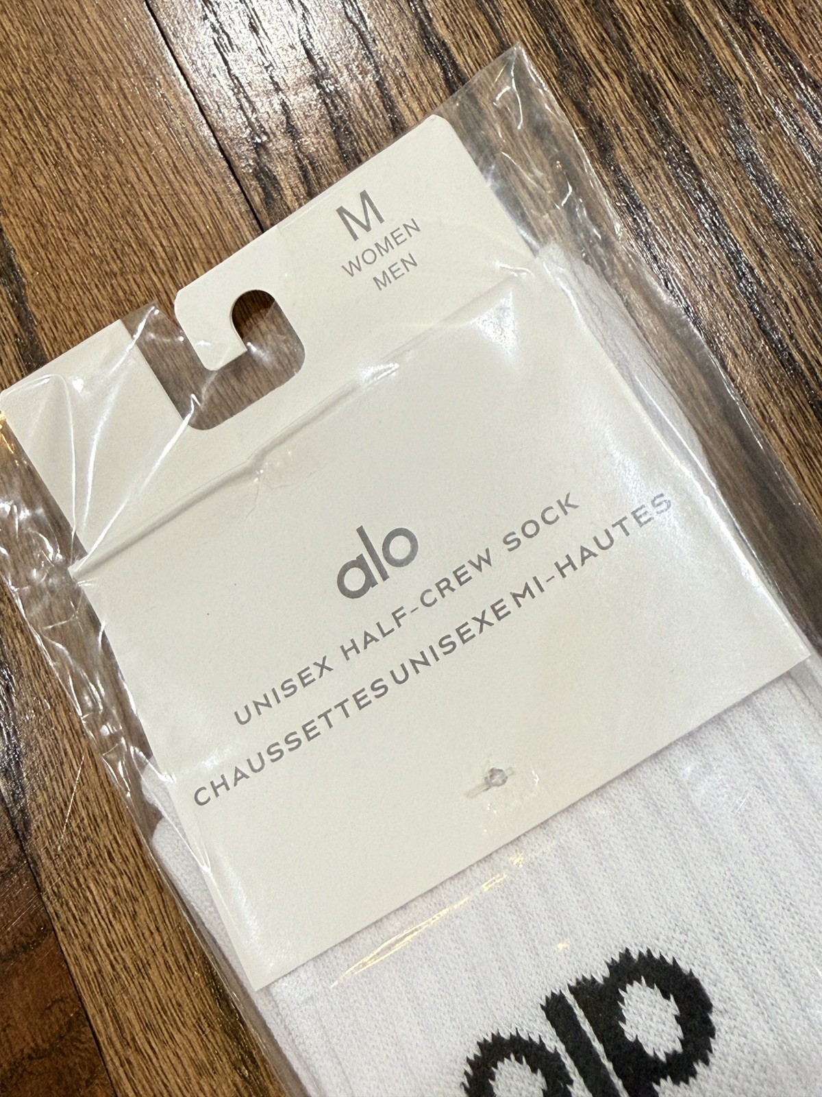Alo Yoga Unisex Half Crew Throwback socks 1 pair Size Medium