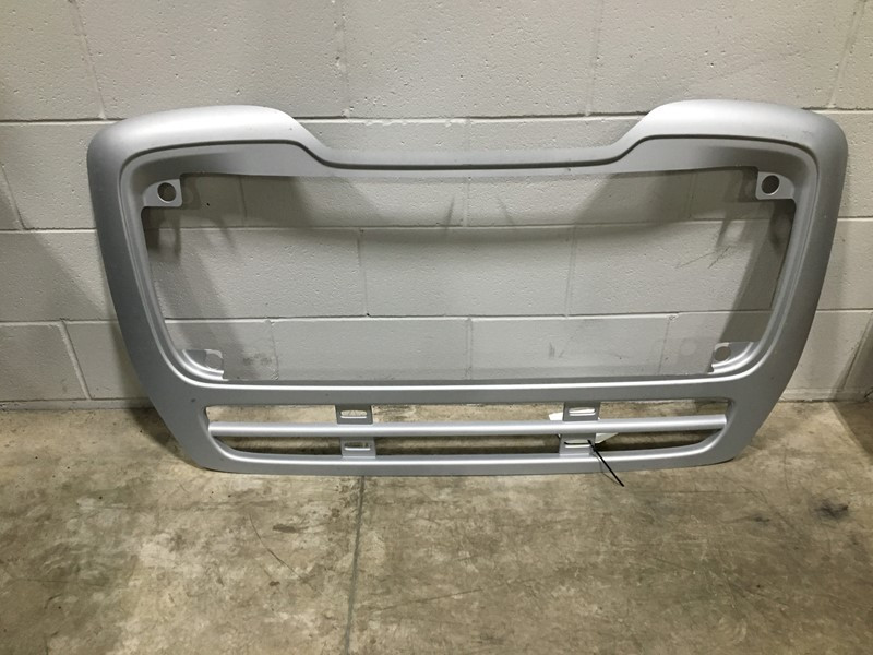 2002 & Up Freightliner Business Class M2 112 Grille Surround A171520 (697-10541)