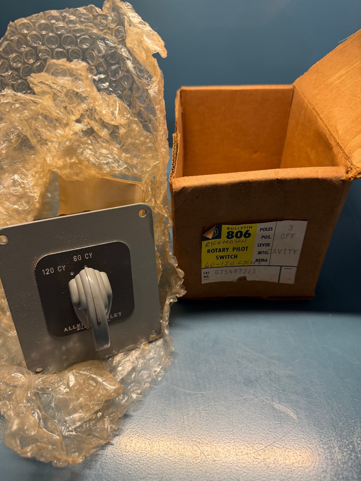 A-B ROTARY PILOT SWITCH CAT. NO. G754872/1
