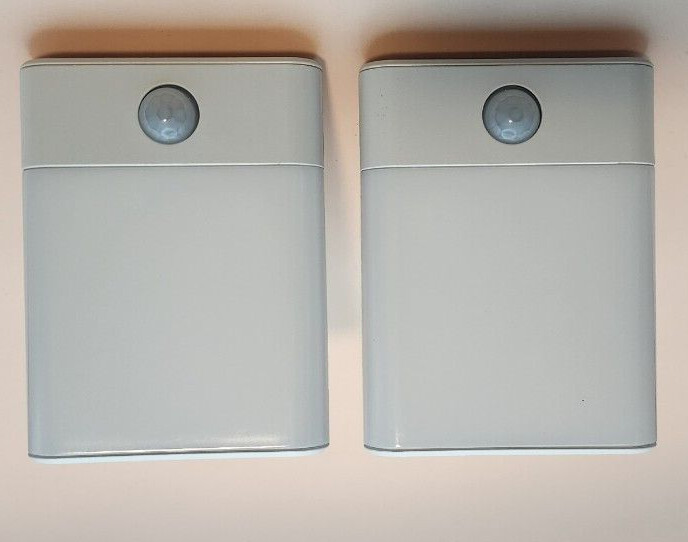 BriVIVI - Motion Sensor Night Light - Dusk to Dawn Sensor - Adjust. Brightness