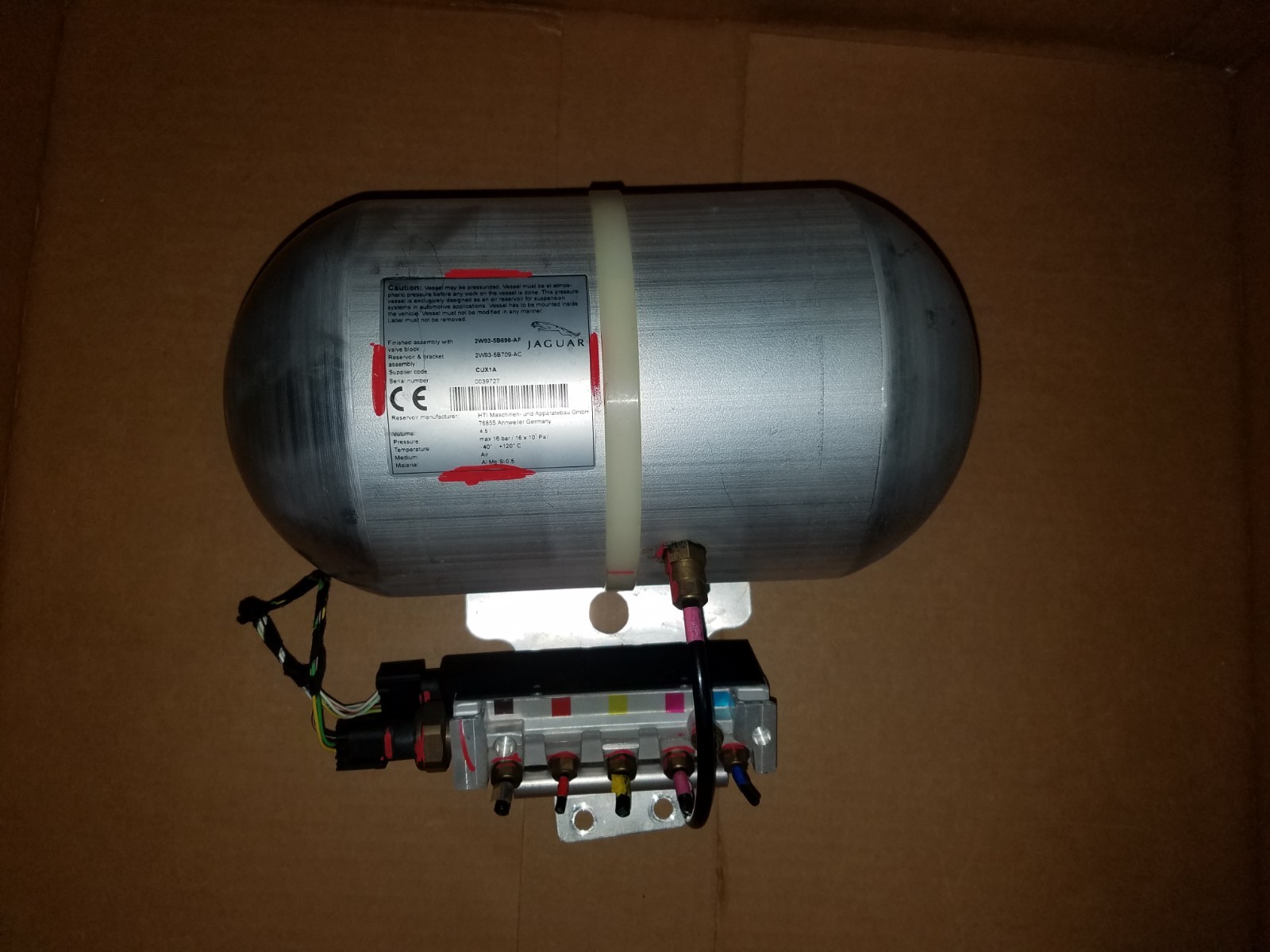2004 TO 2009 JAGUAR XJ8 XJR VANDEN PLAS AIR SUSPENSION AIR TANK ASSEMBLY VALVE