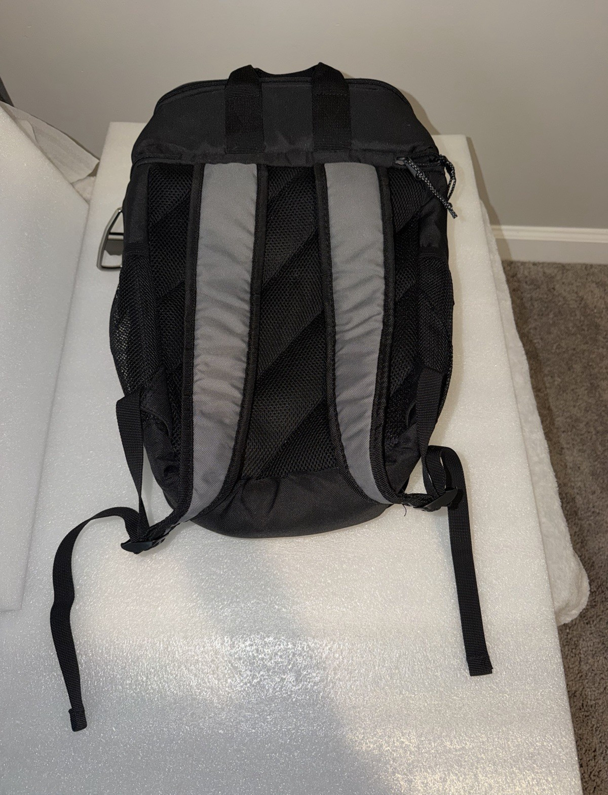 Igloo Polyester Insulated Cooler Backpack Black/Gray Shoulder Strap Zipper