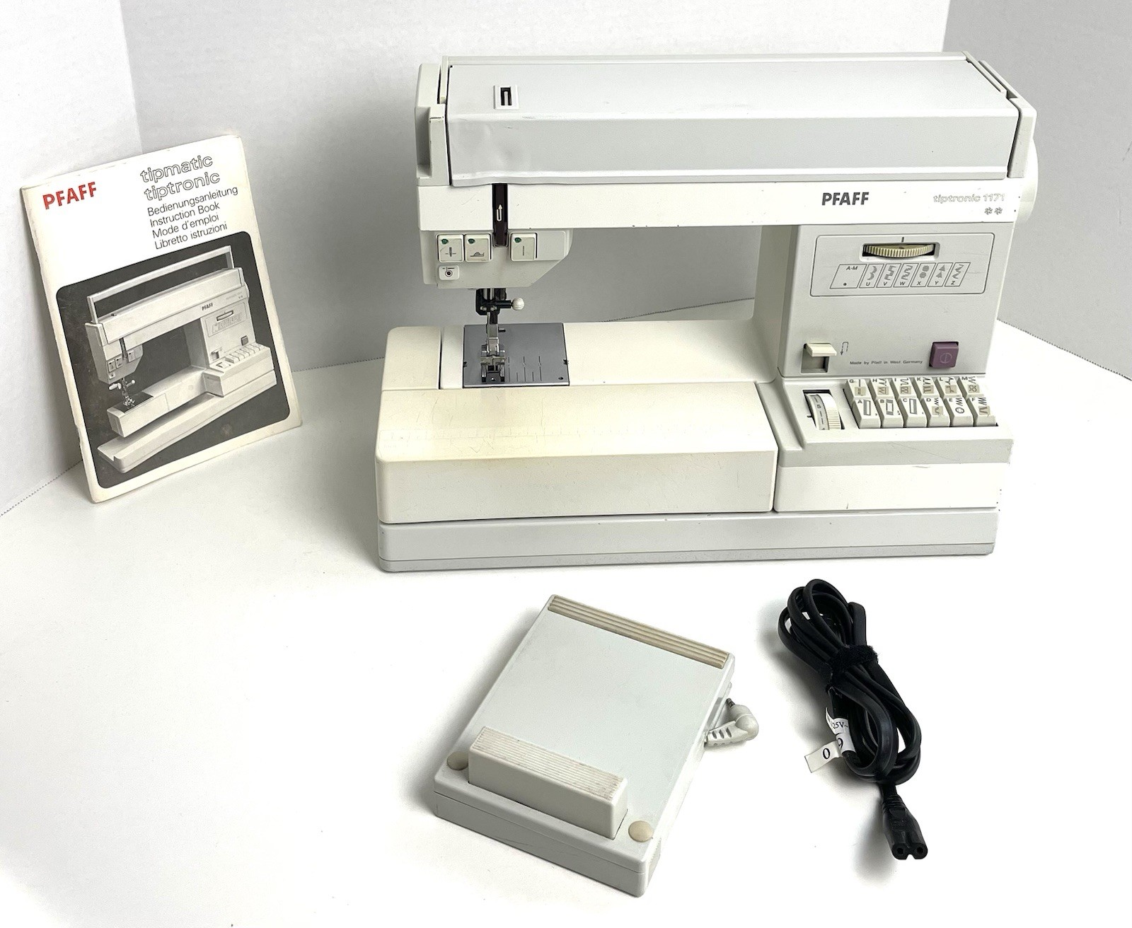 PFAFF Tiptronic 1171 Sewing Machine - UNTESTED - Powers on *VIDEO*