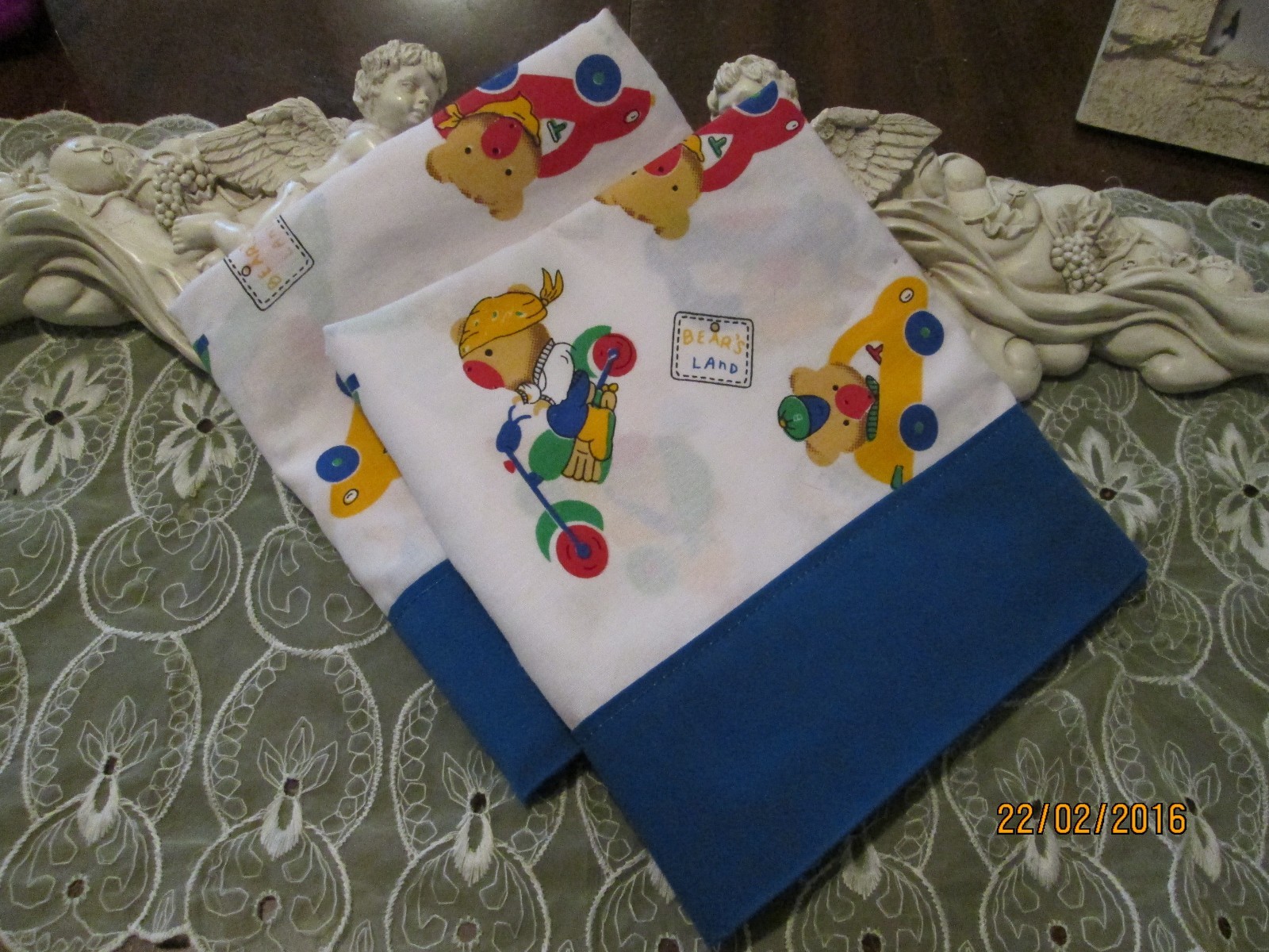 COUNTRY COTTAGE KIDS SET OF 2 BEARS LAND TEDDY BEARS ON BIKES & CARS PILLOWCASES