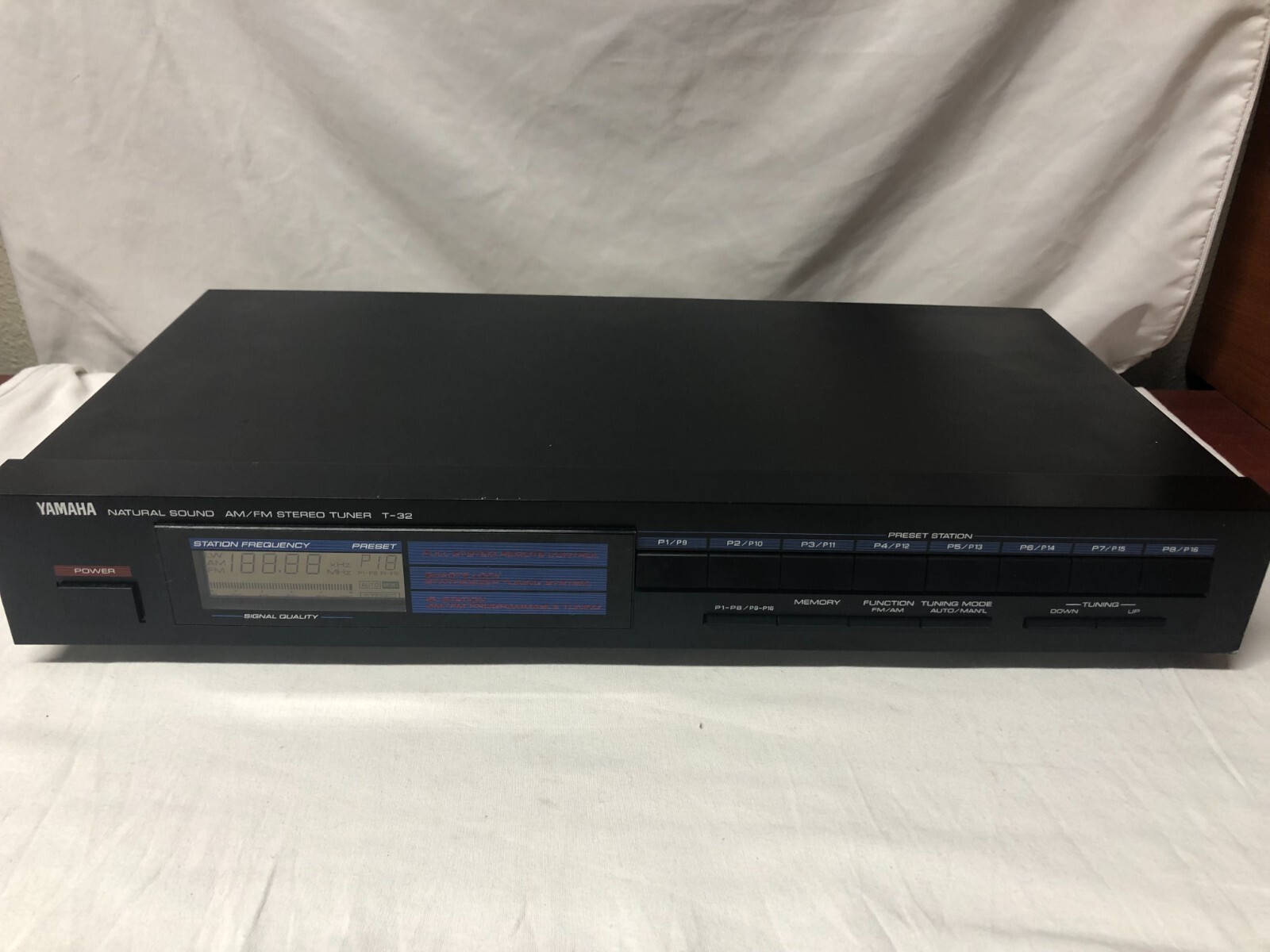 Vintage YAMAHA T-32 AM/FM Stereo Digital Tuner FOR PARTS OR REPAIR