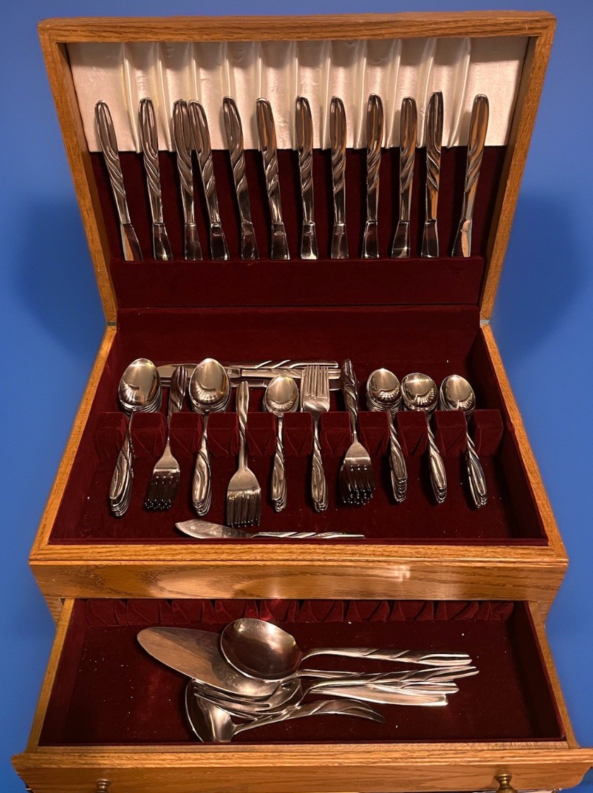 VTG Linmark LNM7 Stainless Steel Flatware Set  101 Pcs Complete w/Wood Box  READ