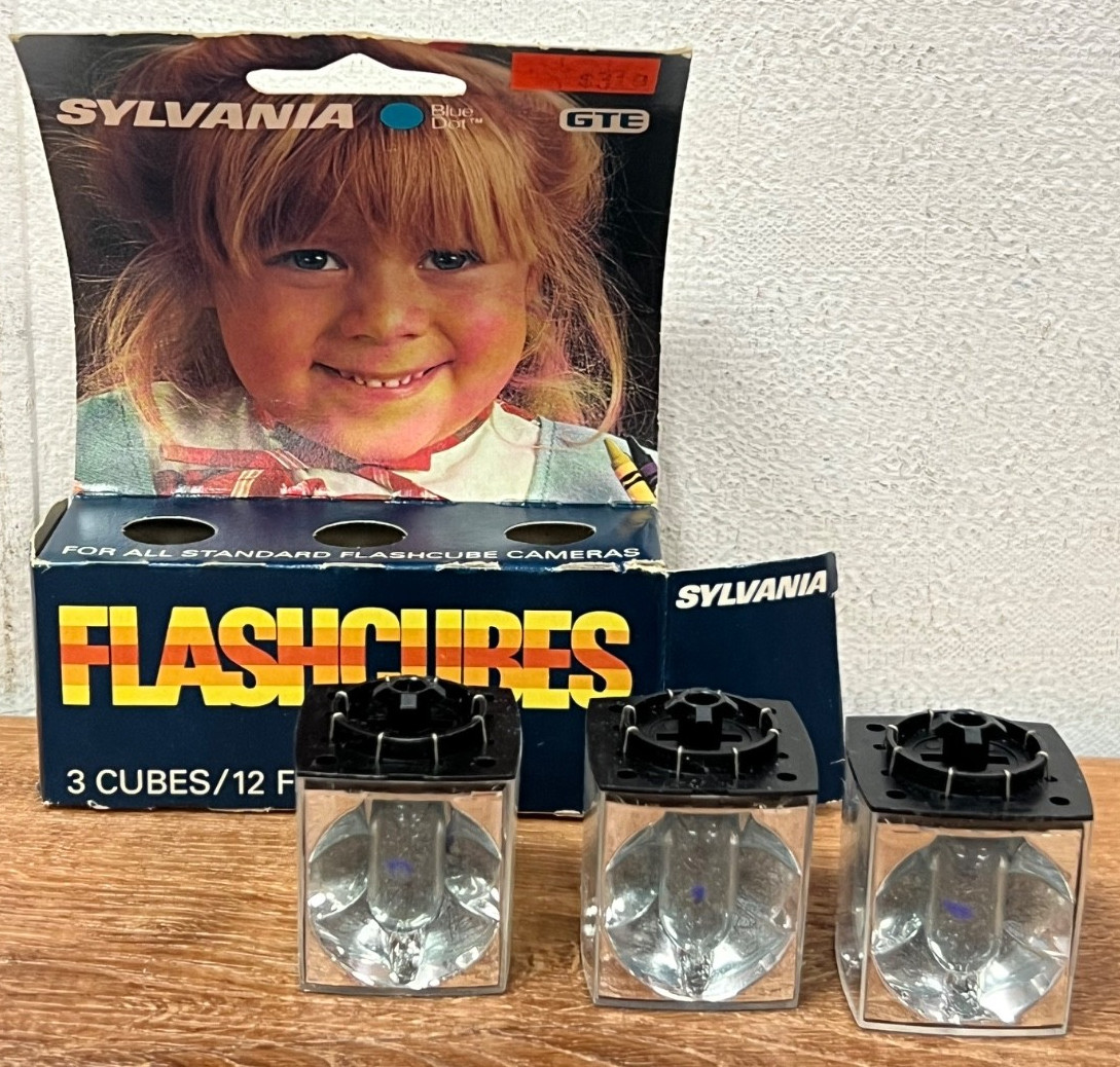 Sylvania Blue Dot Vintage Flashcubes 91288-0 3 Cubes/12 Flashes New in Box