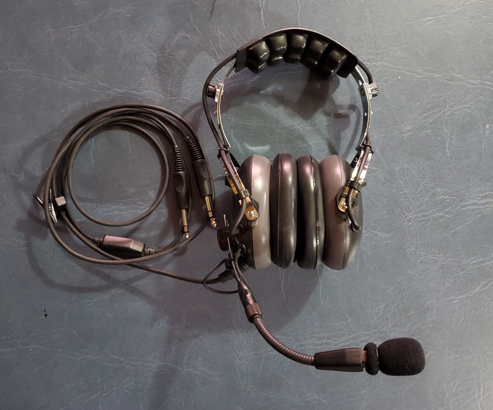 Pilot PA-1161 Passive Aviation Headset with Boom Mic & Volume - Never Used