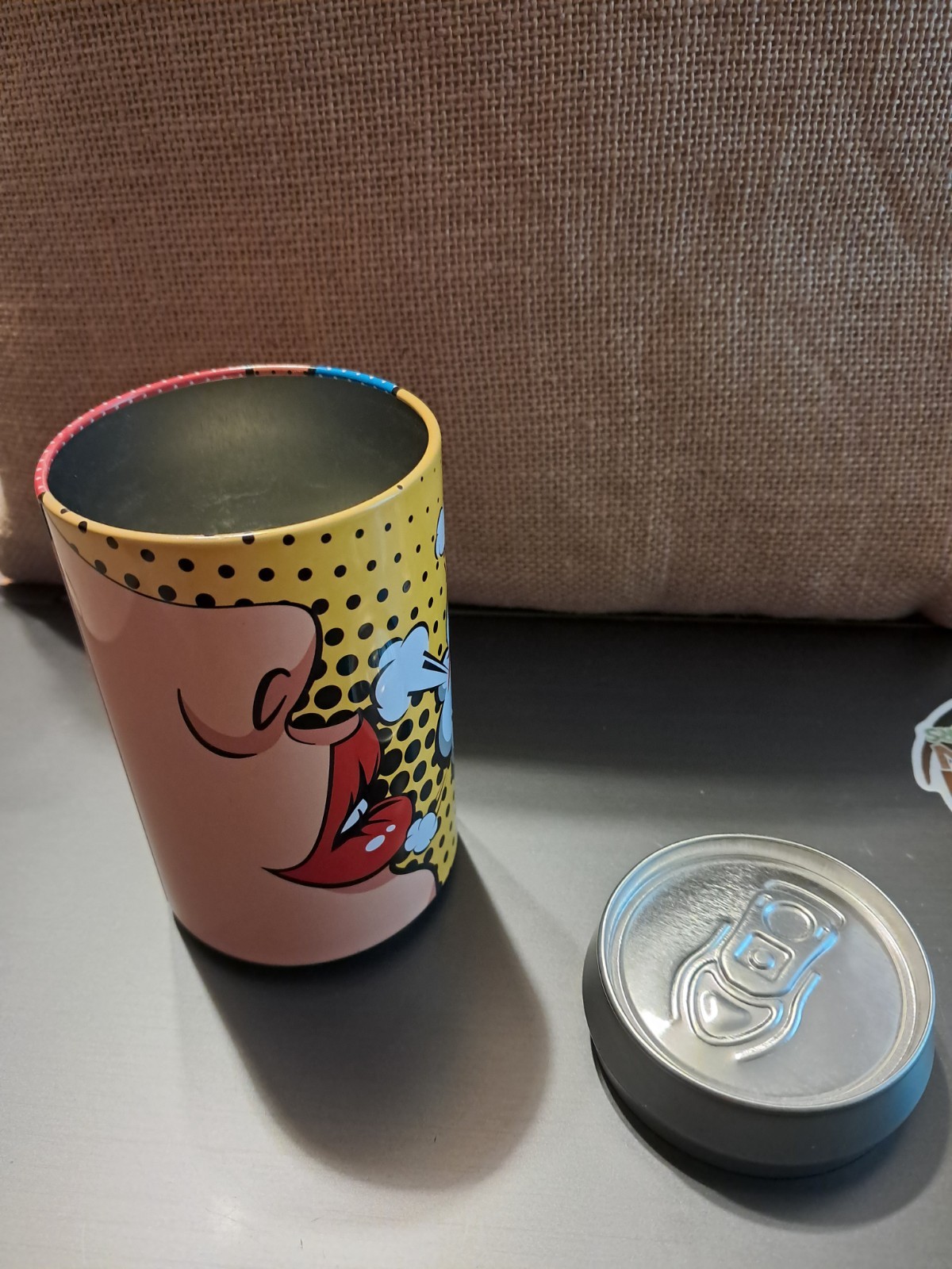pop can size hidden safe/storage. In excellent condition.