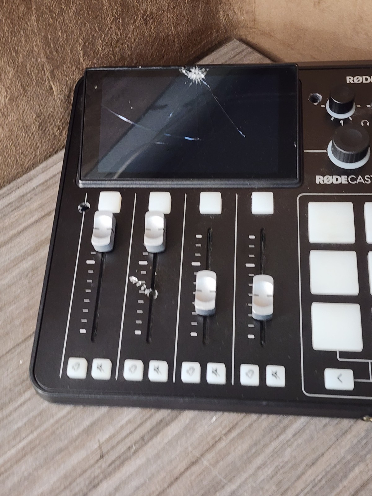 Rode RodeCaster Duo Streaming Mixer Integrated Audio Production Studio