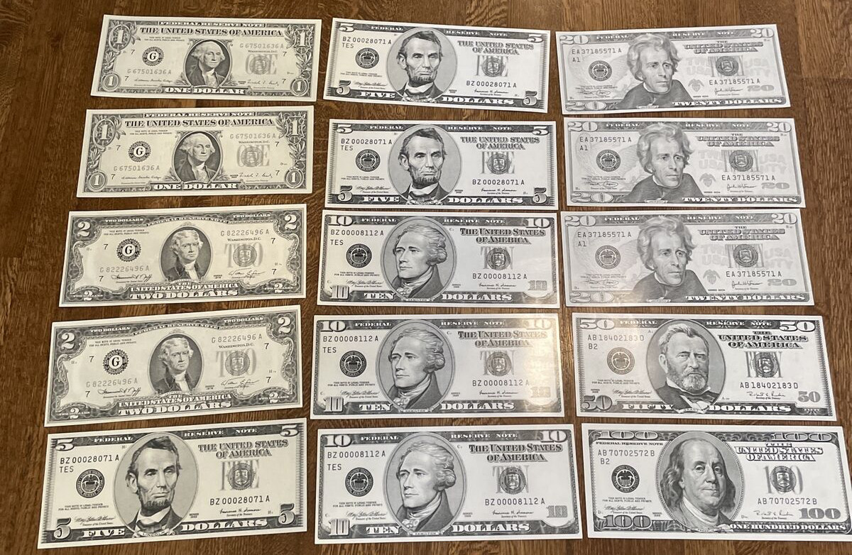 Teach-Um Colossal Money Teaching Aid Reproduction Money Currency Big Bills Lot