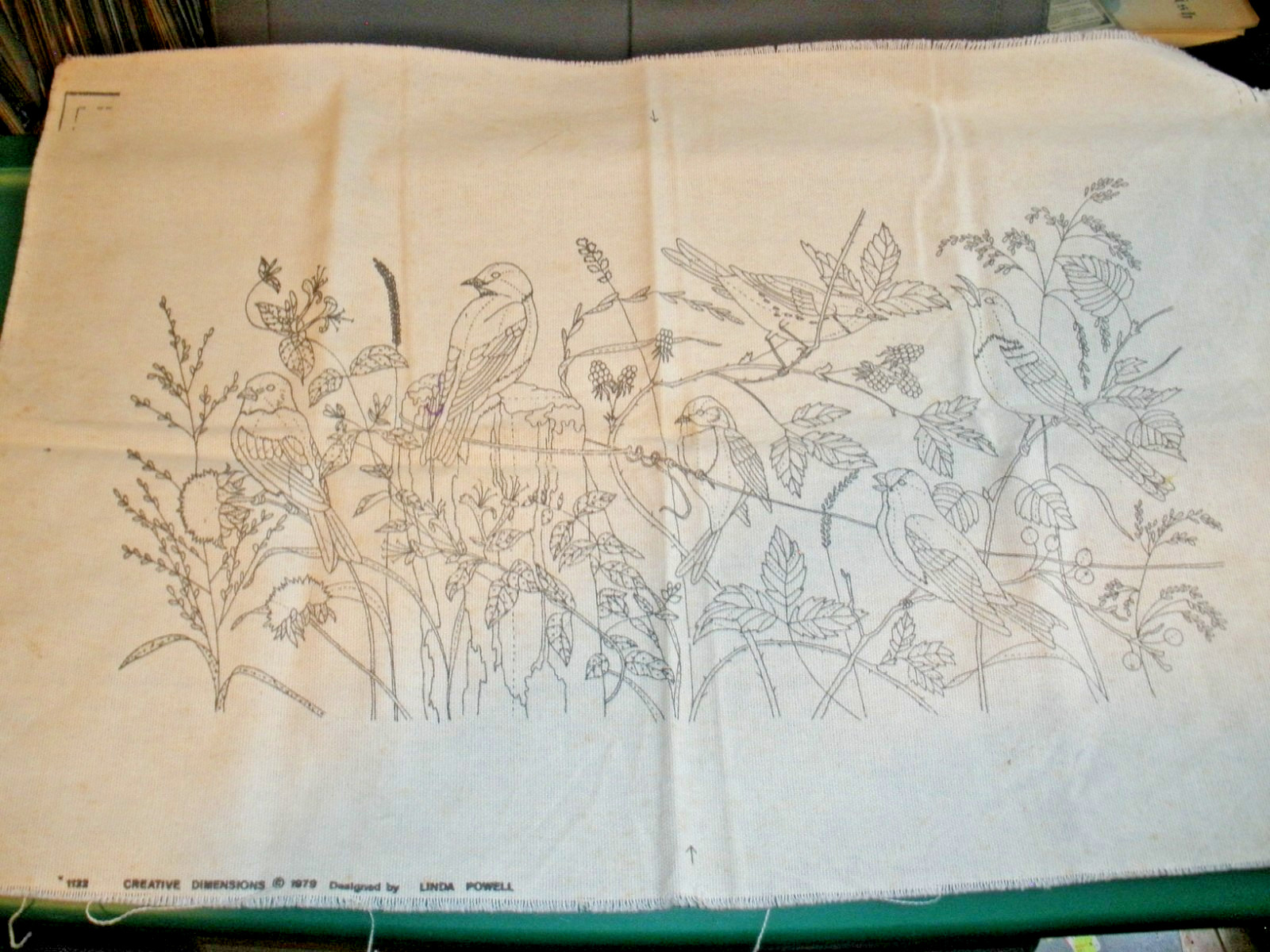 Needlepoint Fabric Printed Pattern BIRDS 18"x27' Entire Piece 1978 (SU99A)