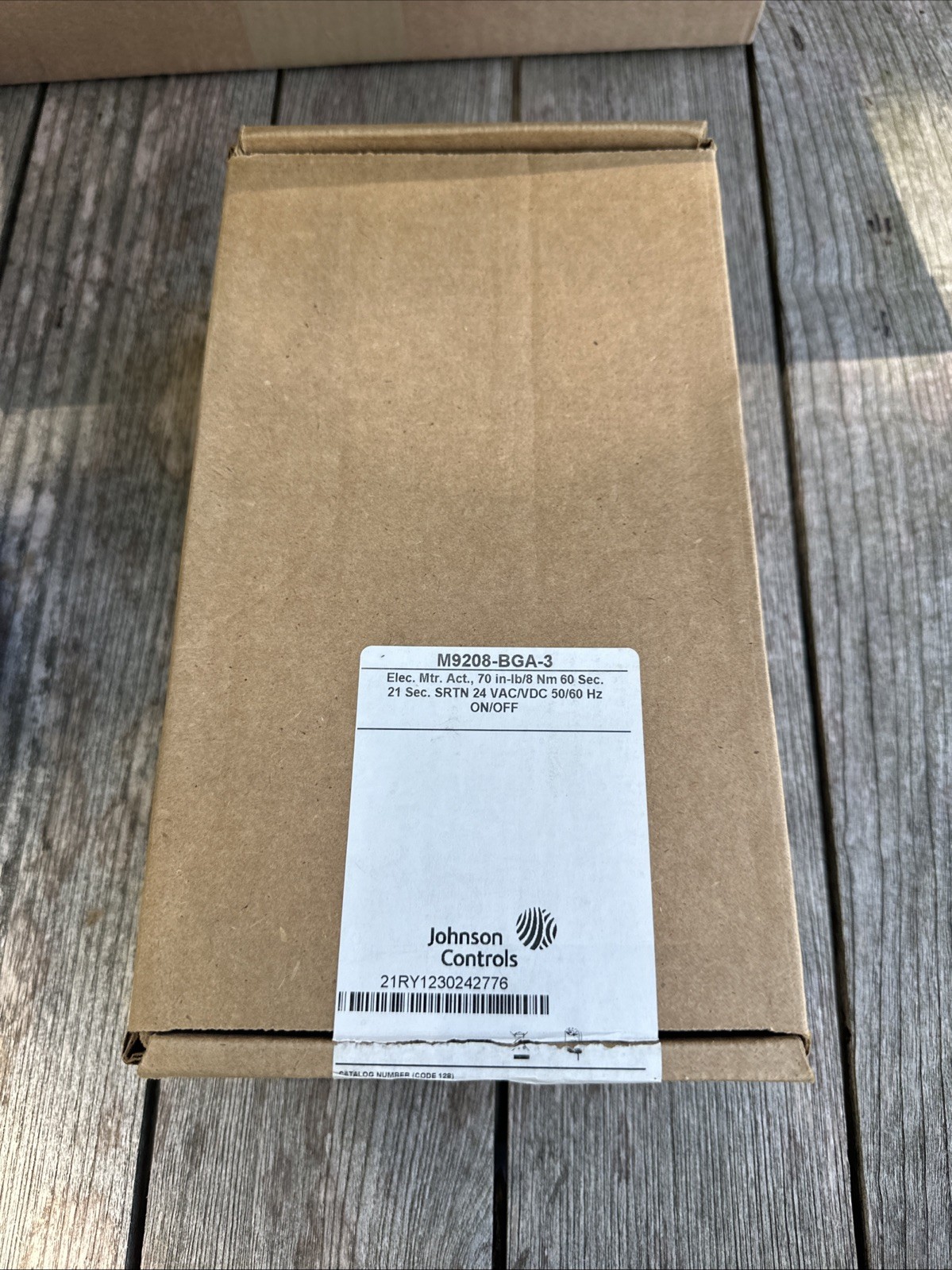 Johnson Controls M9208-BGA-3 M9208 24V On/Off Spring Return Actuator (70 lb-in)