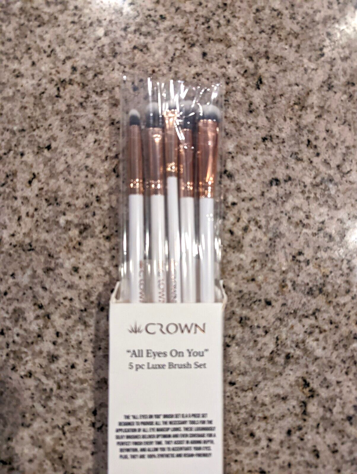 Crown All Eyes on You  Maekup Luxe Brush Set Vegan Cruelty Free Synthetic 5 pcs