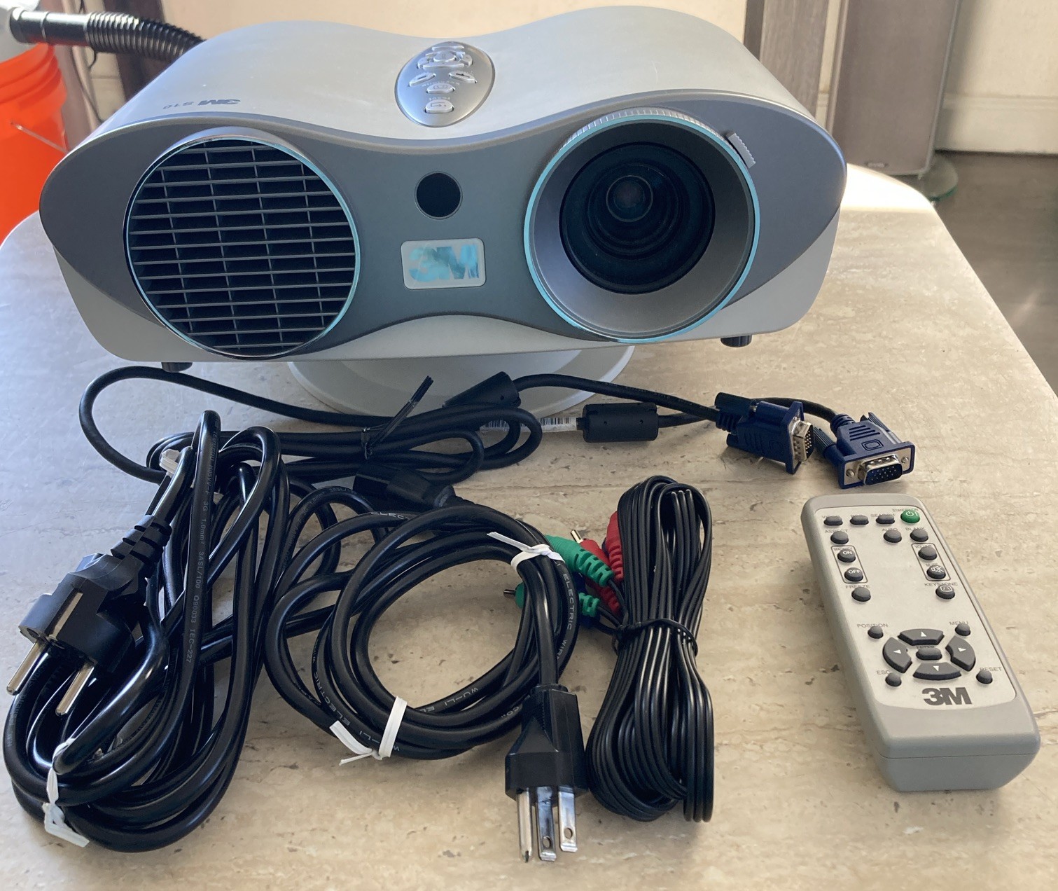 3M S10 LCD SVGA Home Theater Projector Lamp W/ Remote & Cords