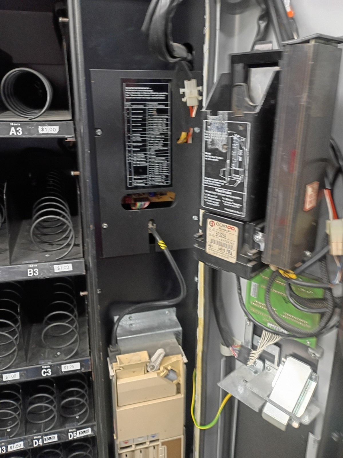 Glassfront Vendor /Can Drink Merchandiser 11