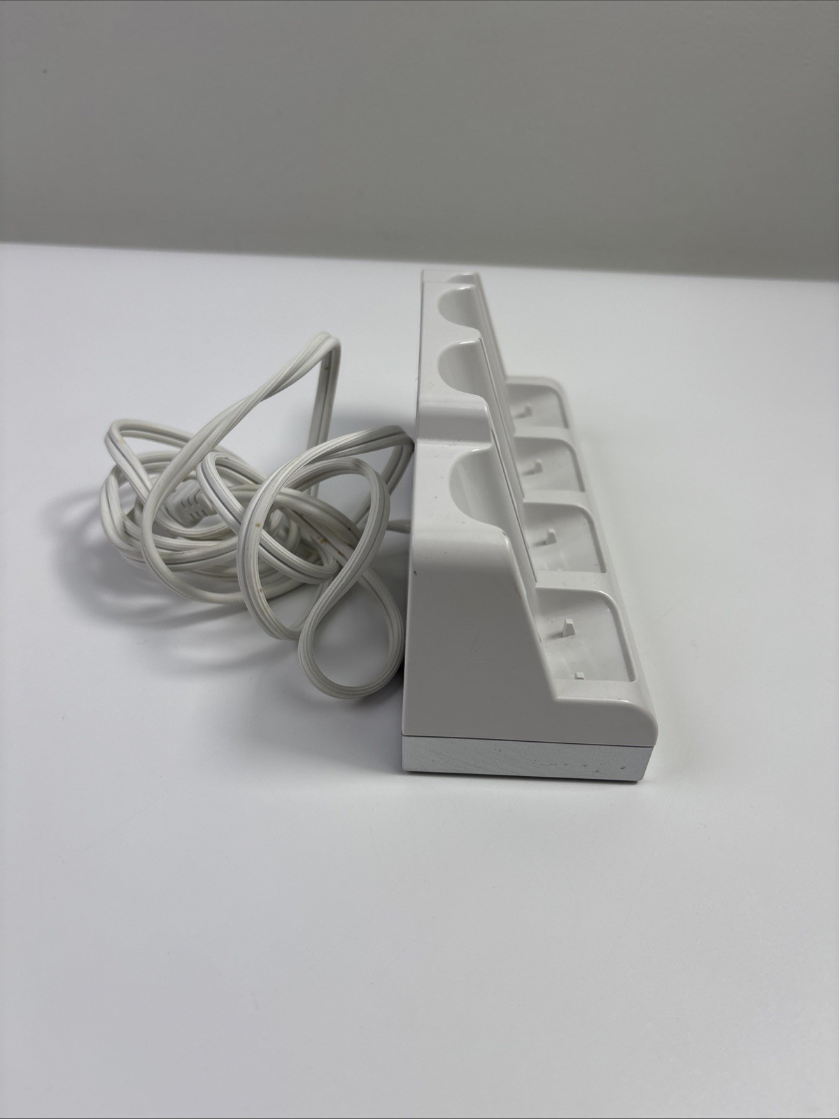 Wii Nyko Controller Charge Station Quad 87060-A50 White Dock 4 Controller