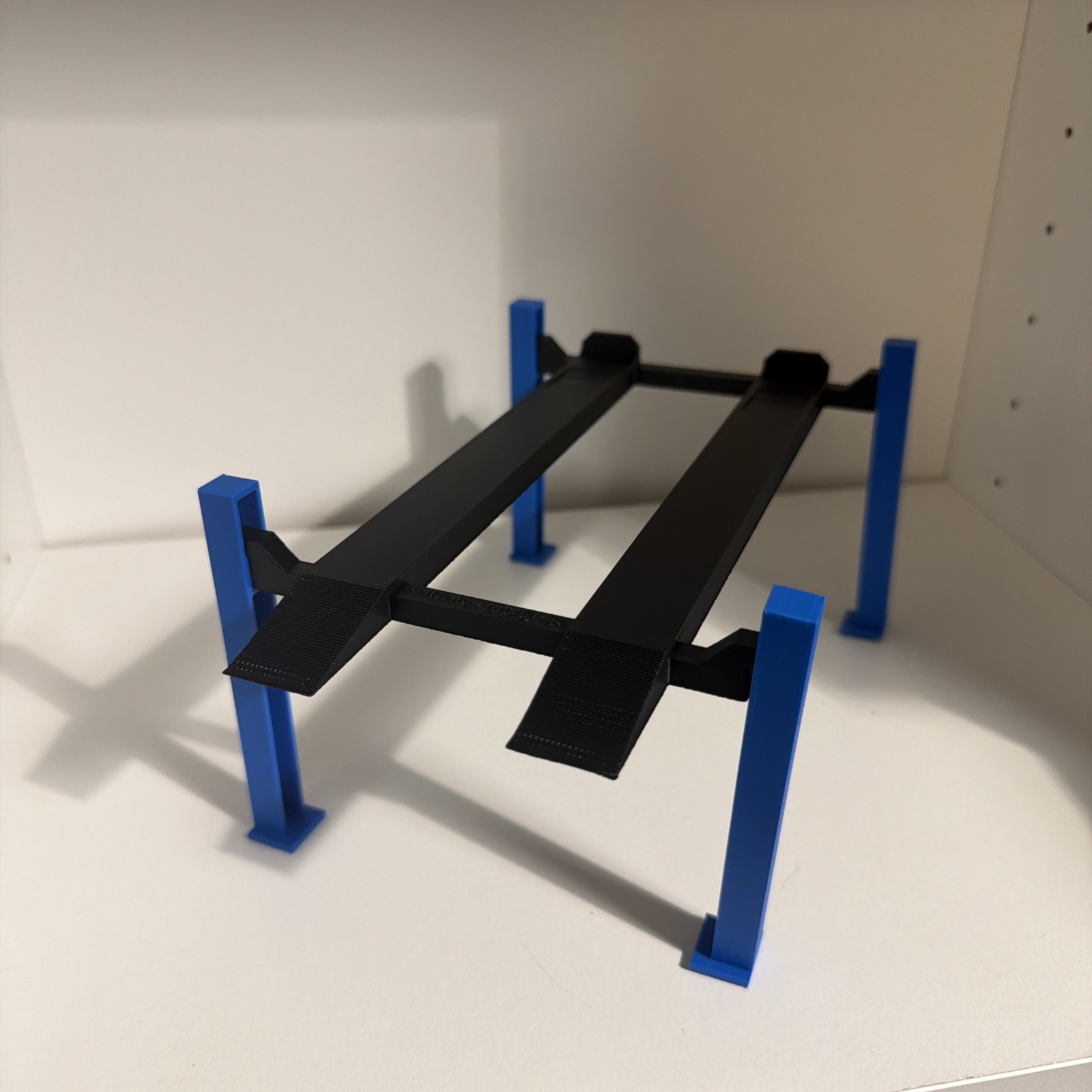 4 post model car lift 1:24 1:25 scale KIT  Diorama Assembly required. Paintable!