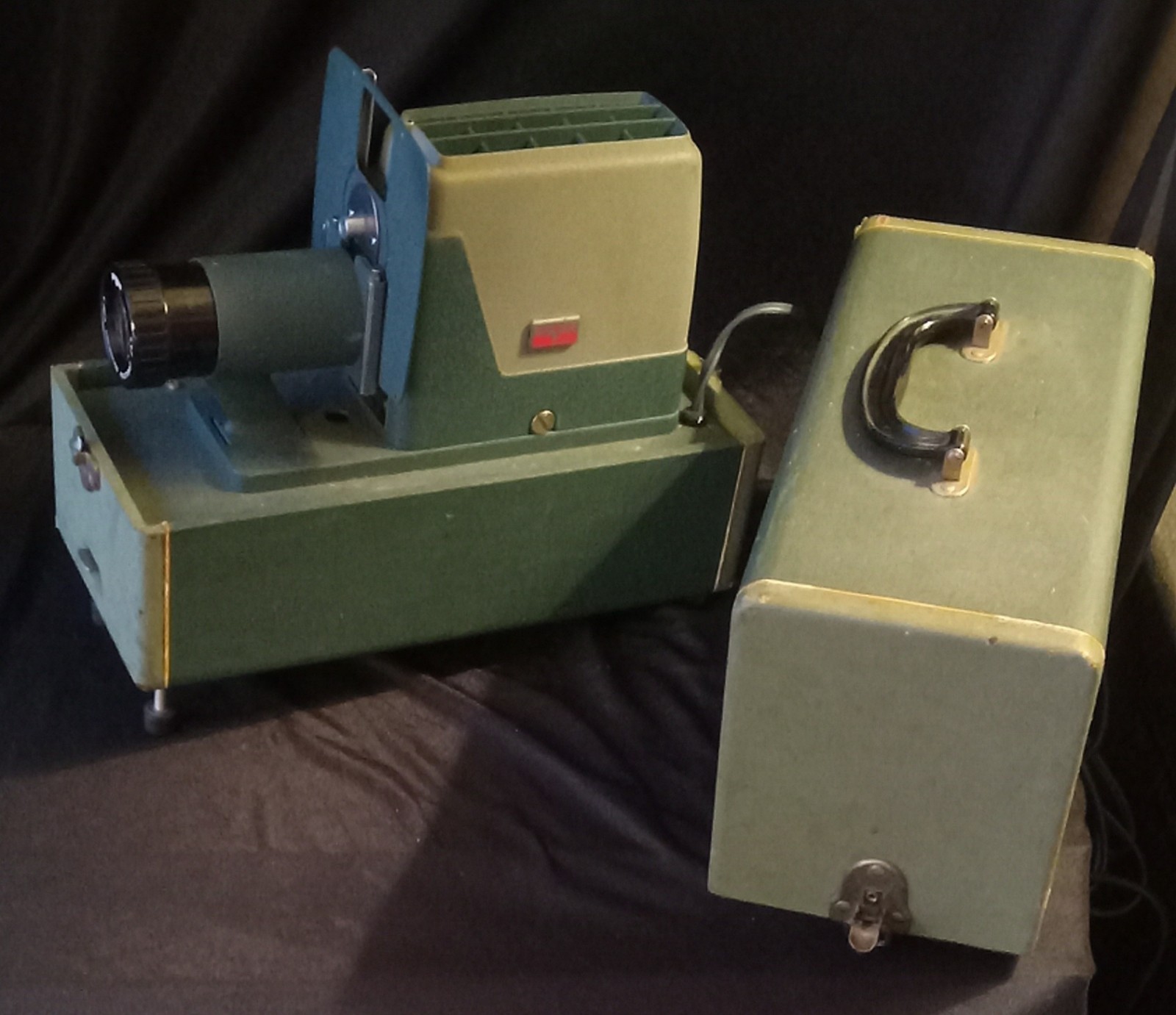Argus 300 Automatic Slide Projector Tested and Works, Needs New Bulb
