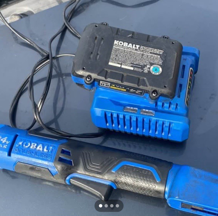 Kobalt 24V 3/8 Brushless Ratchet Power Tool with Battery & Charger Blue