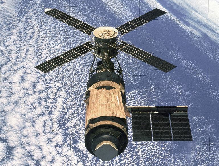 Skylab Space Station PHOTO Astronauts Lab Earth Orbit Final Crew Photo