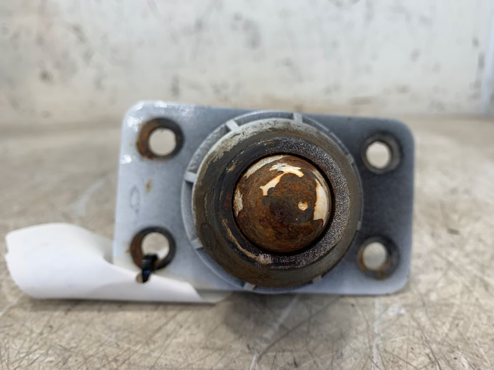 2015 Volvo VNL Hood Rest (638-10415)