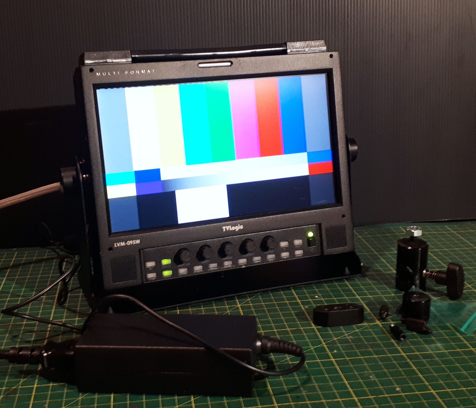 TVlogic LVM-095W-N 9 inch 1920x1080 FHD Multi-purpose 3G-SDI/HDMI LCD Monitor