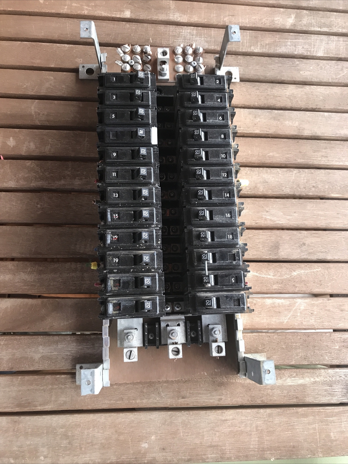 Westinghouse, Bryant bus bars 24 Space with breakers