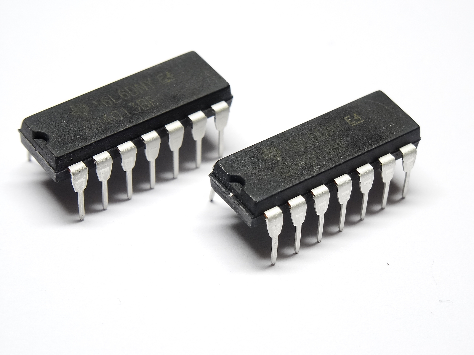 CD4013 CD4013BE Flip-Flop D-Type Dual FlipFlop DIP14 IC