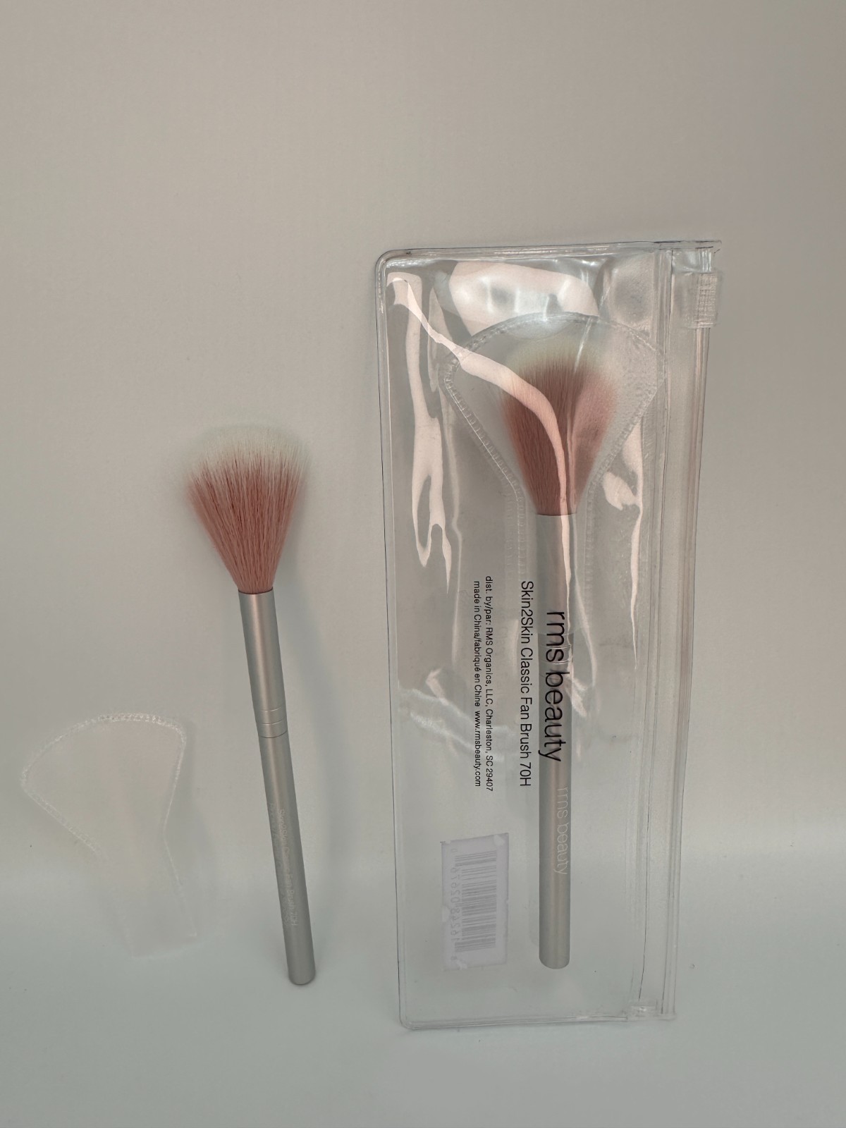 RMS Beauty Skin2Skin Classic Fan Brush – Highlighter, Glow & Finishing Brush