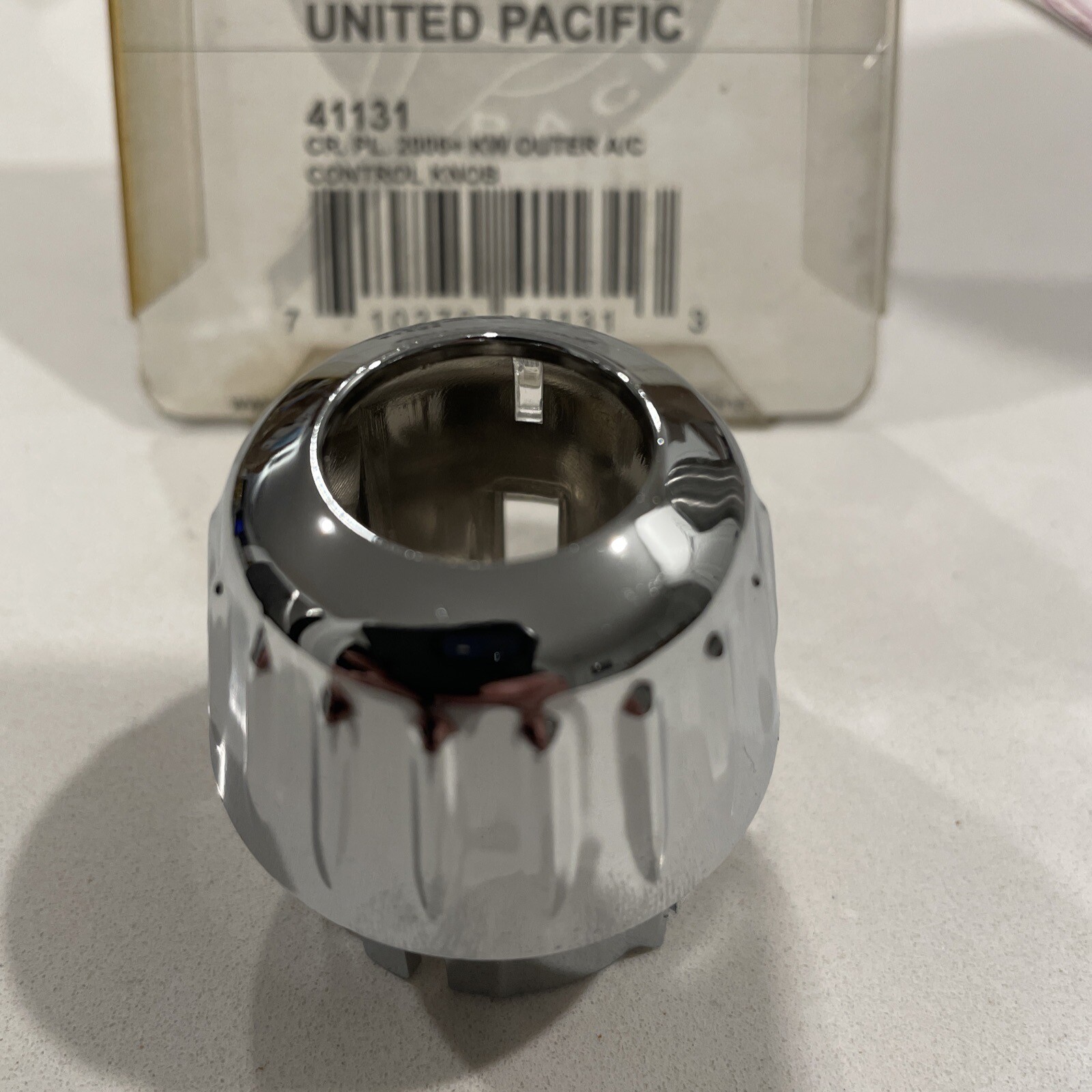41131 UNITED PACIFIC CHROME OUTER A/C CONTROL KNOB FOR 2006+ KENWORTH NOS