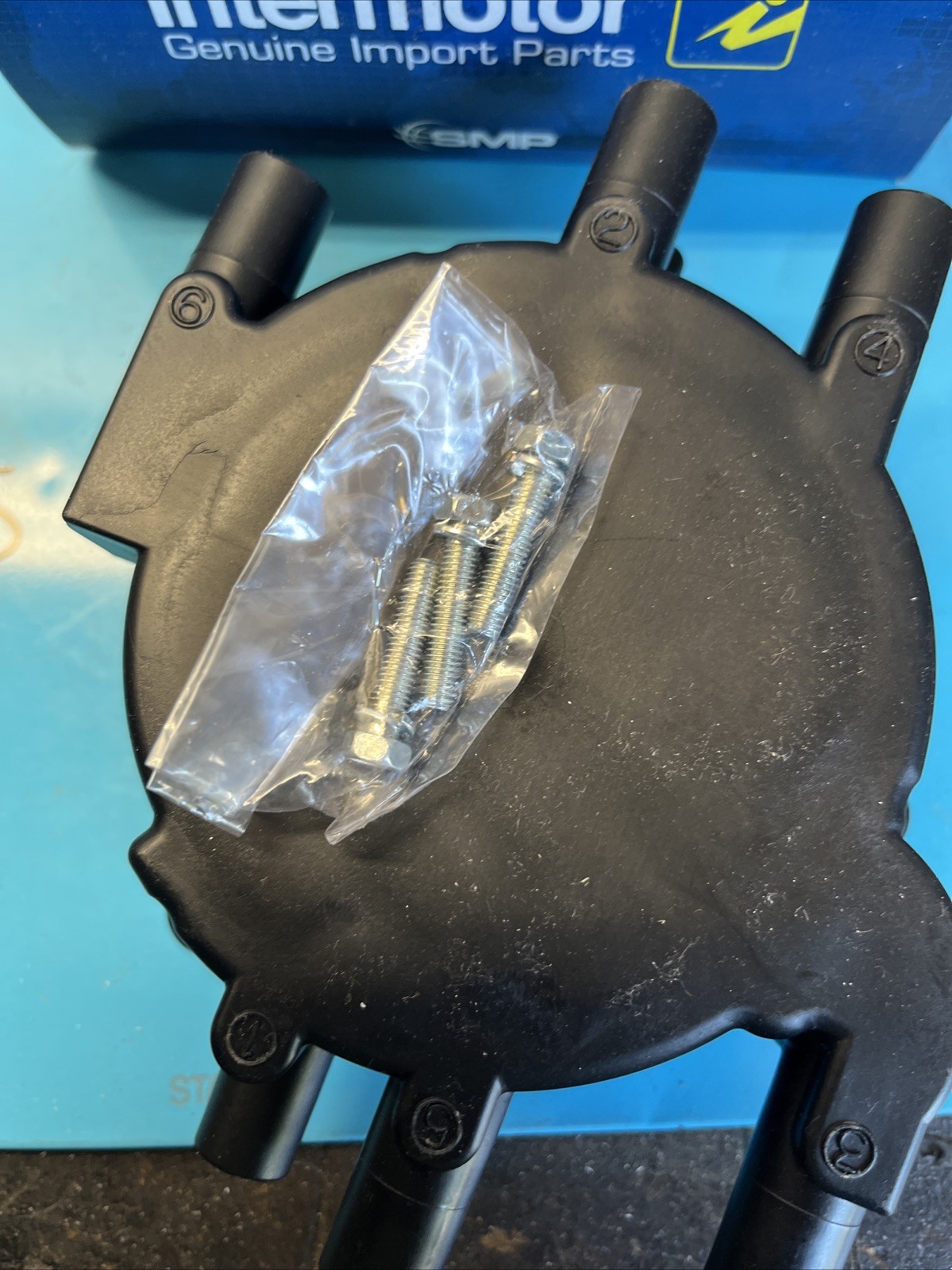 Intermotor Genuine Import/SMP Distributor Cap JH-253
