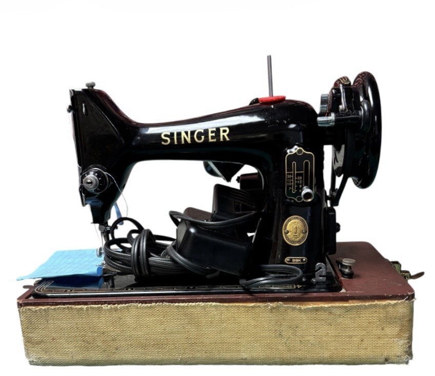 Vintage 1957 Singer Model 99K Sewing Machine W/ Case (Serviced)