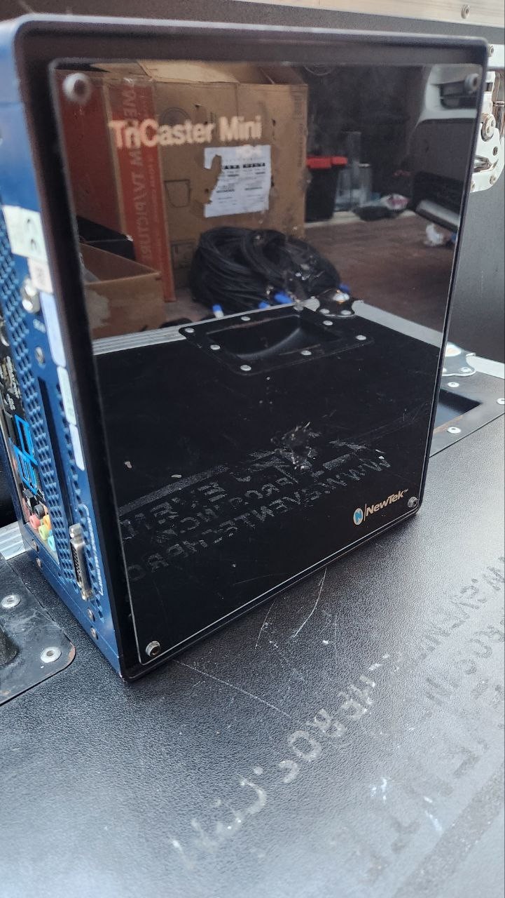 NewTek TriCaster Mini HD-4 Multimedia Production Studio Switcher