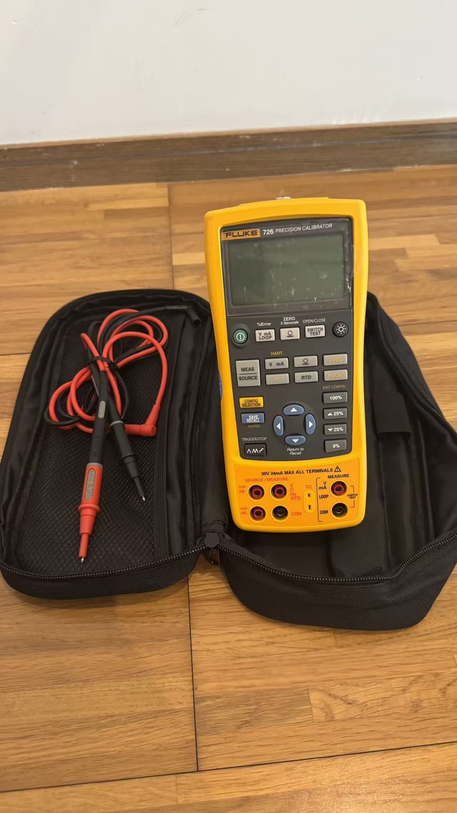 Fluke 726 Precision Multifunction Process Calibrator