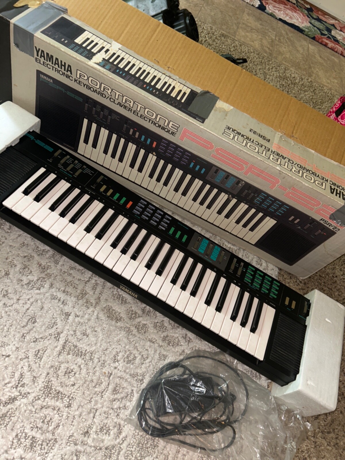 Yamaha PSR-22 Piano Keyboard Digital Synthesizer, Box & Adaptor Tested Working