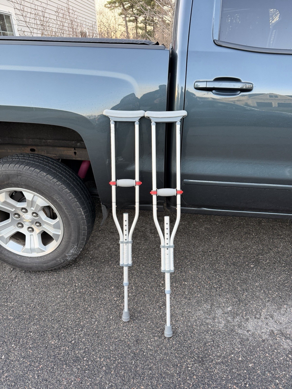 McKesson 146-10400-8 Aluminum Adult Underarm Crutches-350 lbs. Weight Capacity
