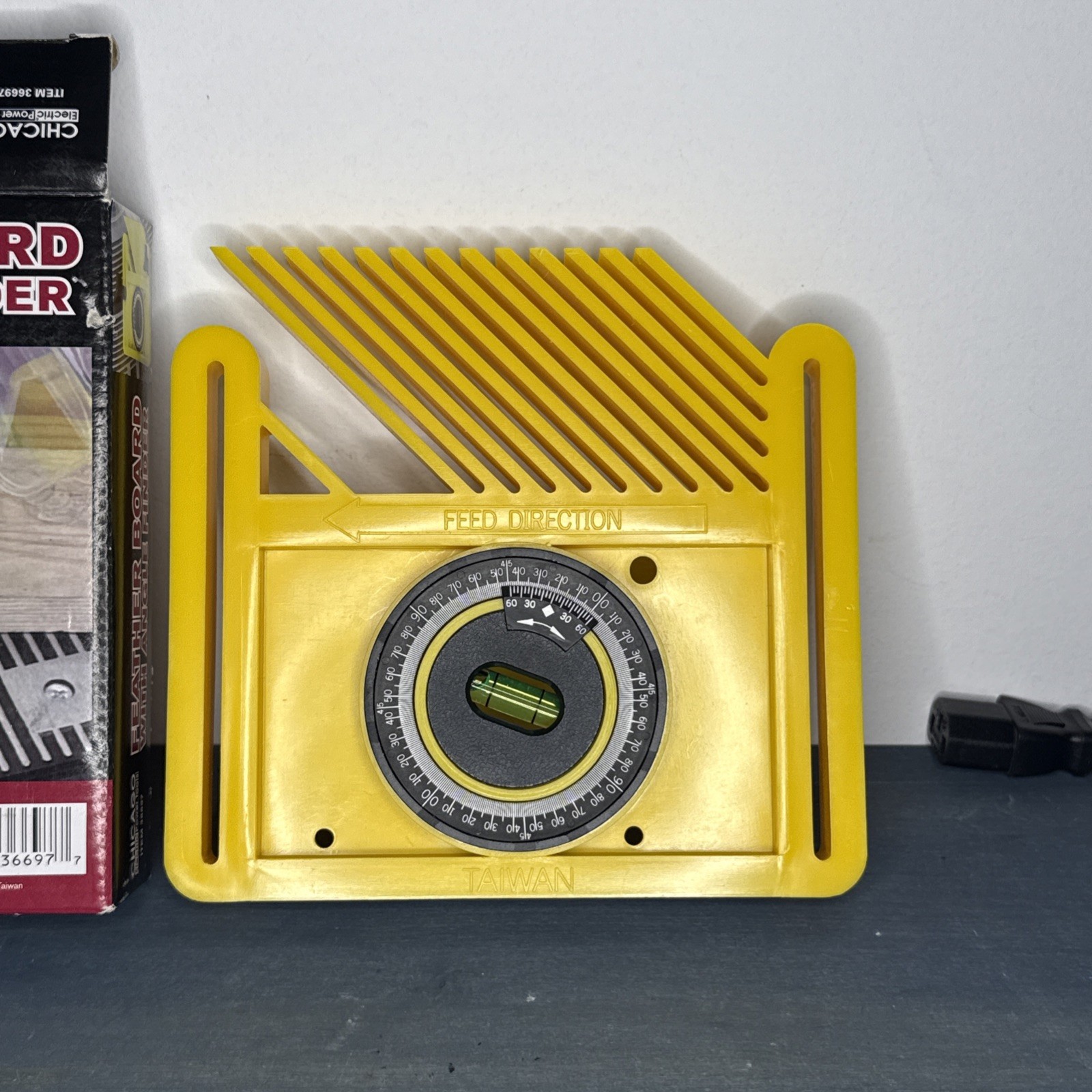 Feather board With Angle Finder Level Chicago Electric NEW