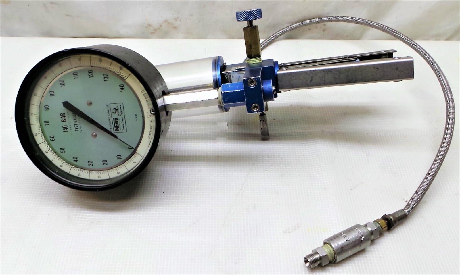 3D Instruments. 25544-22B51 Pressure calibrator.
