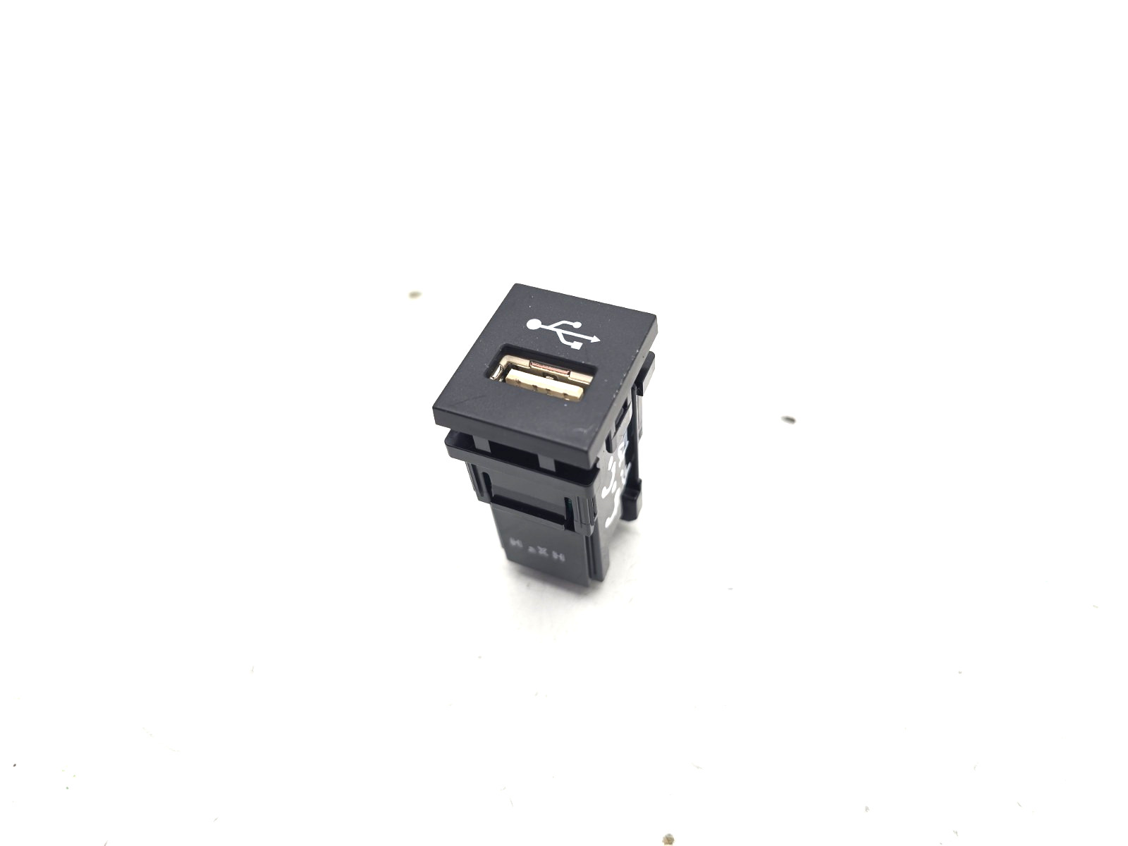 2025-2027 TOYOTA CAMRY CENTER CONSOLE FRONT USB PORT AUDIO AUXILIARY JACK 5K OEM