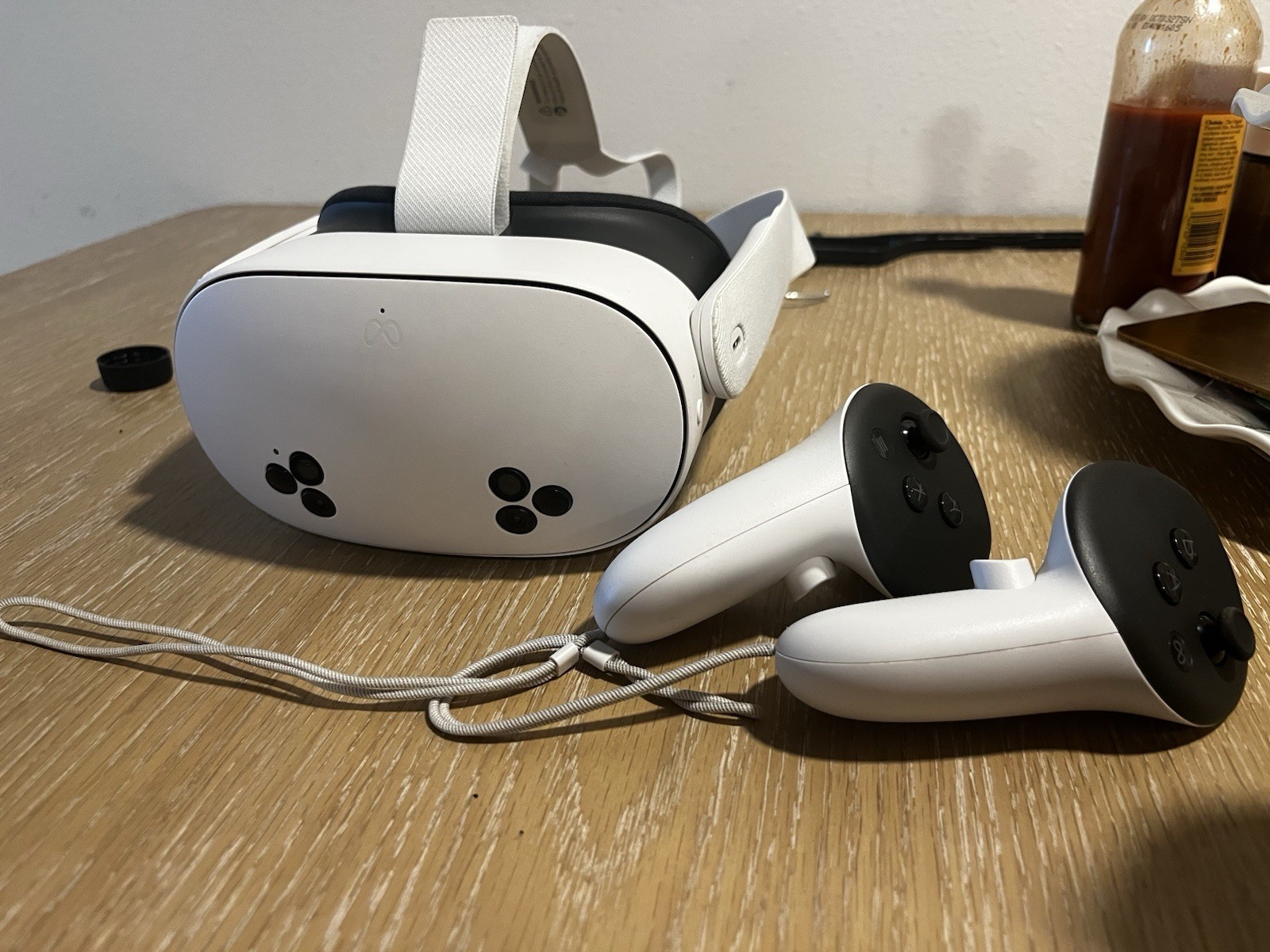 Meta Quest 3s Standalone VR Headset White w/ Touch Controllers